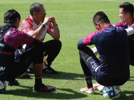 Toño y Gudiño celebran en Chivas el día del portero