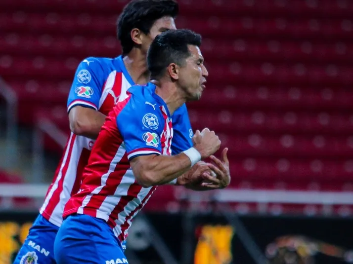 La resolución de la FIFA para evitar el vencimiento de contratos en Chivas