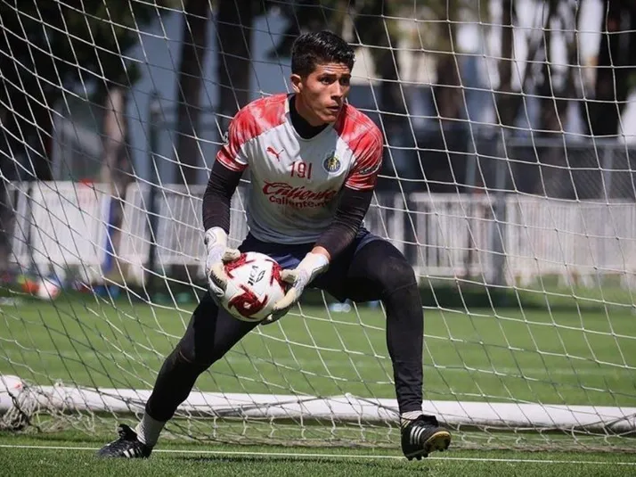 El portero francés que tiene Chivas en sus filas