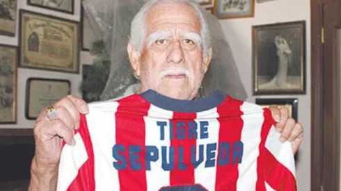 El mítico defensor rojiblanco fue recordado por la cuenta @Datos_Chivas en Twitter