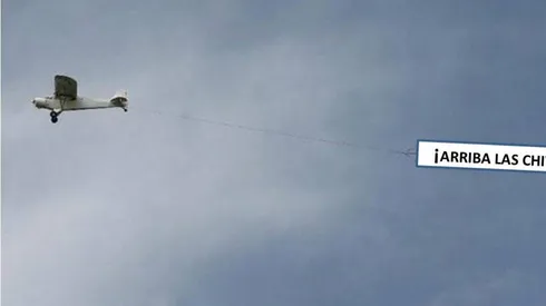 Muchos tapatíos salieron a sus patios por la música y provenía de la avioneta