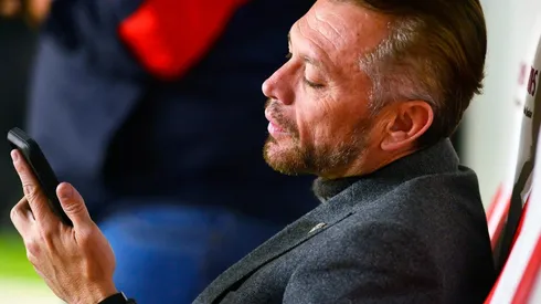 El directivo fue increpado por los aficionados rojiblancos en las redes sociales por la encuesta