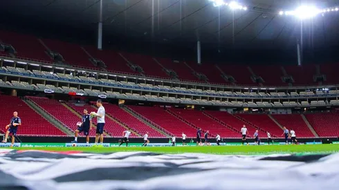 Chivas confirma suspensión de entrenamientos para esta semana.