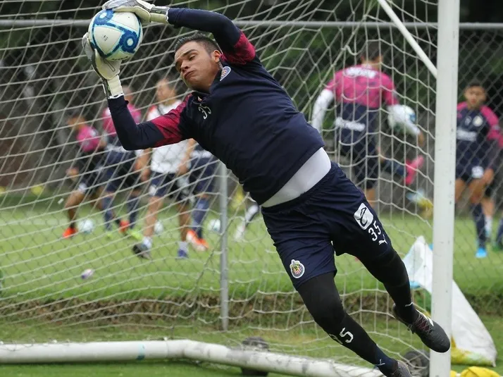 Los porteros que jugaron con Chivas pero no debutaron en Liga MX