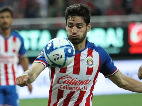 Briseño fue papá y Chivas lo felicitó