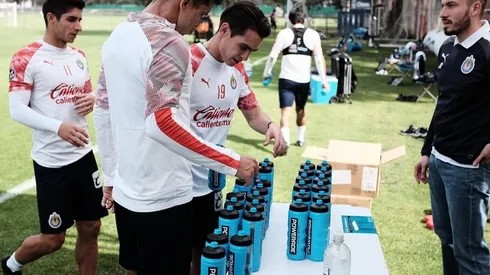 Los jugadores debieron retirar sus squezzers personalizados para hidratarse