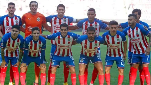 La formación de Chivas sin los jugadores que van al Preolímpico.