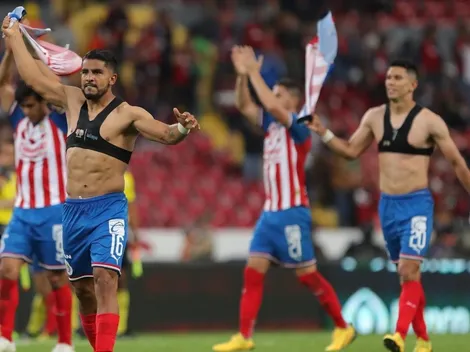 El festejo de Chivas con su afición tras la victoria en el Clásico Tapatío