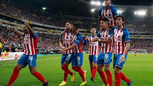 Chivas consiguió la victoria gracias a los tantos de Molina y Macías