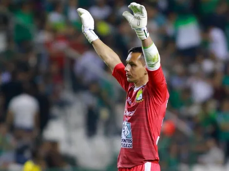 La afectiva porra de la afición de Chivas para Rodolfo Cota