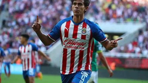 El atacante rojiblanco anotó su gol 25 en Liga MX antes que Omar Bravo y "Chicharito" Hernández