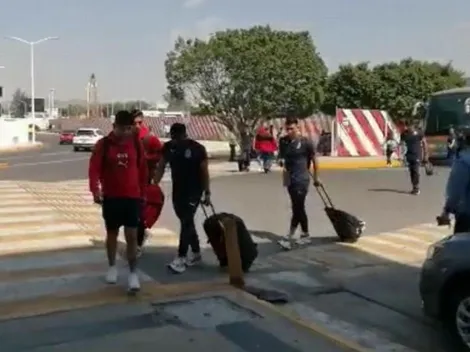 Aficionados de Chivas recibieron al plantel por todo lo alto en Tijuana