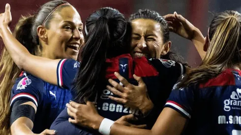 Morales celebrando su tanto