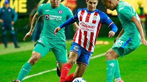 La afición ChivaHermana calificó regular a Brizuela en su regreso a la alineación en otro puesto