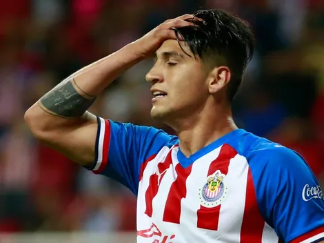 Alan Pulido castigó a la directiva de Chivas vía Twitter