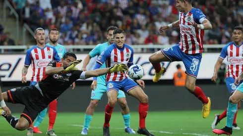 El desvío de Molina dejó la pelota servida pero ni Cisneros ni Calderón pudieron concretarla