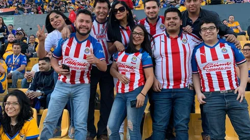 La afición rojiblanca en Monterrey se hizo bien presente en las tribunas del Estadio Universitario