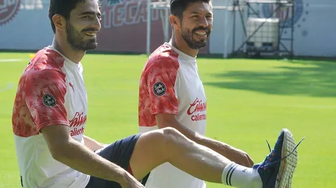 El "Pollo" exhibió su dotes de bailarín en el vestidor rojiblanco previo a la quinta fecha