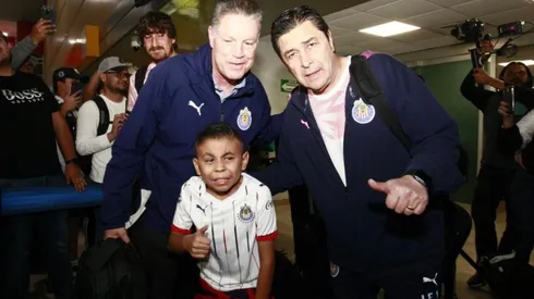 Peláez y Tena se detuvieron a consolar al pequeño aficionado rojiblanco en Sinaloa