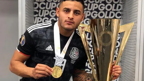 Esta fue una de las imágenes que la afición aprovechó para el #DollyPartonChallenge de Alexis Vega