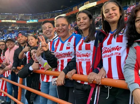 Afición de Chivas arma su fiesta bajo la lluvia previo al partido en Pachuca