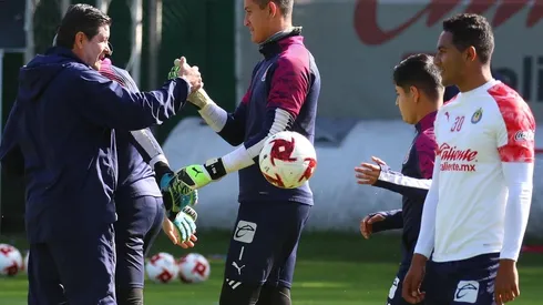 El "Flaco" fue felicitado este lunes por sus jugadores previo al entrenamiento para la Copa MX