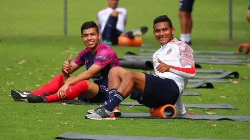 Ortíz (izquierda) se entrenó al lado de Sepúlveda, quien no estará disponible tras su expulsión en el cierre de la fase de grupos