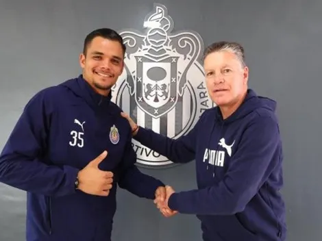 Oficial: Toño Torres renueva contrato y seguirá en Chivas