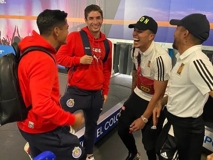 Jugadores de Chivas se encontraron con la plantilla de Tigres