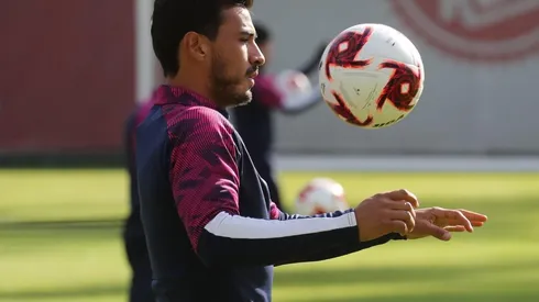 El central no entró en la convocatoria rojiblanca por segunda fecha consecutiva este semestre