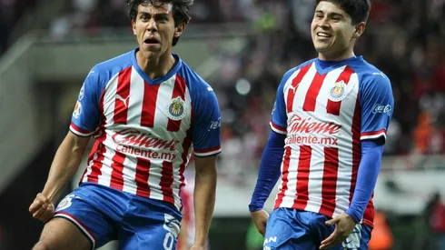 López asistió a Macías en el segundo tanto de Chivas