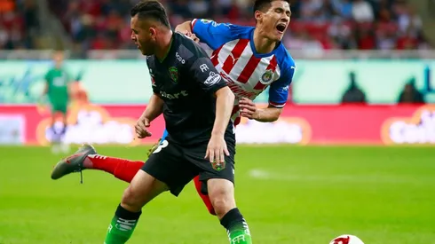 La afición chivahermana disfrutó de los primeros minutos como rojiblanco de Uriel Antuna