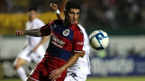 Guzmán seguirá en Chivas por los momentos