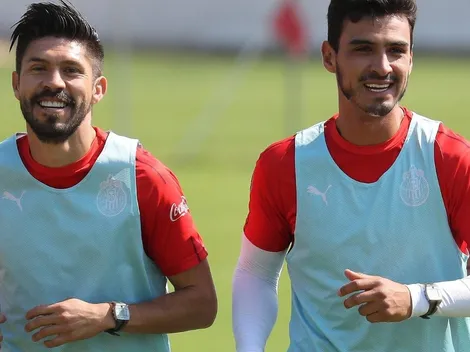 Oribe y Alanís miran el debut de Chivas desde la tribuna