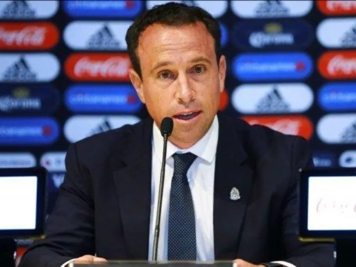 Gerardo Torrado tuvo reunión con Chivas para negociar jugadores para el Tri Sub-23