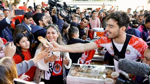El Pollo Briseño compartiendo la merienda con los presentes en Verde Valle