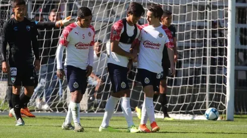 Macías tendrá una gran exigencia en Chivas, consideró Eduardo de la Torre