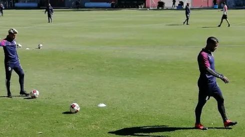 Cristian Calderón y Miguel Ponce mantuvieron la competencia por la titularidad en la banda izquierda