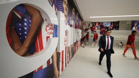 El "Flaco" Tena pudiera estar hasta junio de 2021 con este nuevo contrato en Chivas