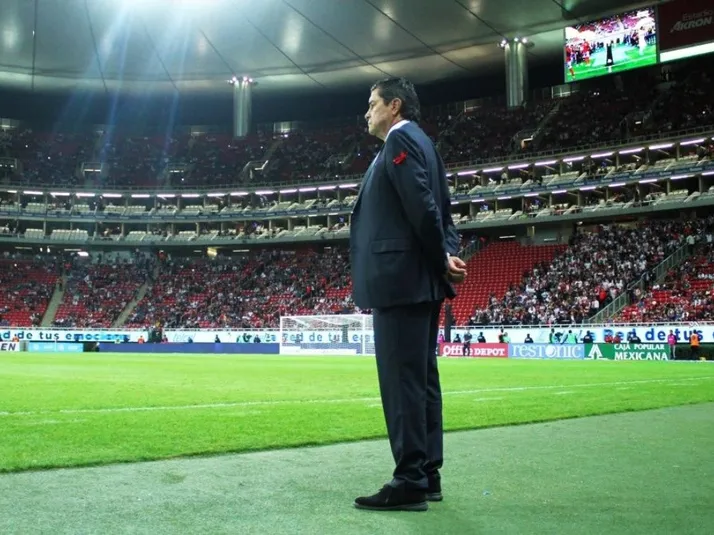 Los canteranos que usará Luis Fernando Tena en Chivas para cumplir la regla 20/11