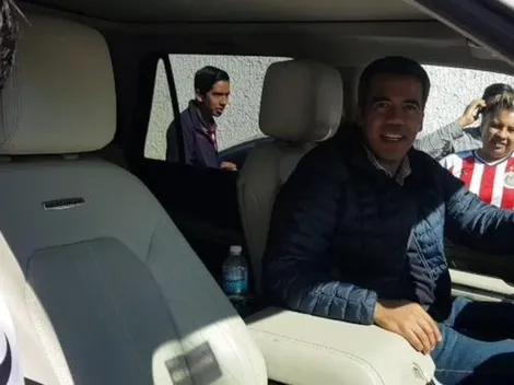 Pável Pardo observó el triunfo de Chivas y a Macías