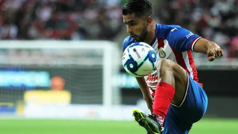 El Pocho tendrá que pelear con Cristian Calderon por ser titular en Chivas 2020