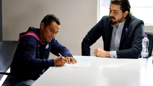 El propietario del Rebaño Sagrado publicó imágenes en la firma de contratos con Vázquez y Madueña