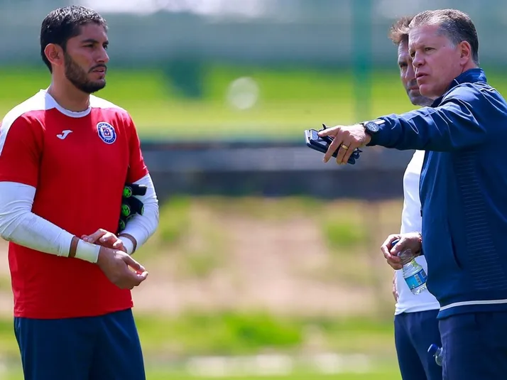 Cruz Azul descarta traspaso de Corona a Chivas