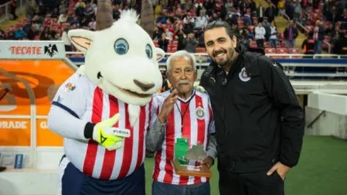 El hermoso gesto de Amaury Vergara con una figura del Campeonísimo