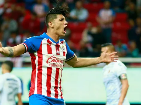 Video | Alan Pulido marca el gol 12 y Chivas remonta