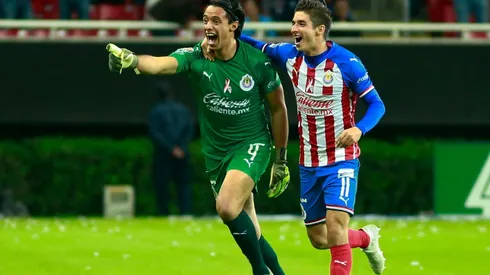 El guardameta rojiblanco ofreció su argumentó para tomar el número cuatro en Chivas