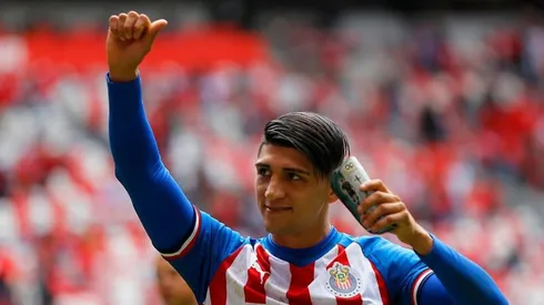 Alan Pulido no garantizó su continuidad en Chivas.