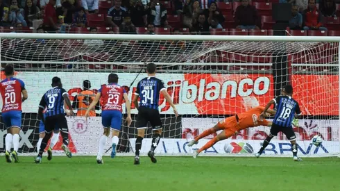 El portero rojiblanco atajó el 10 de noviembre un penal en la victoria sobre Querétaro