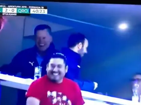 La explosión de Ricardo Peláez en el gol de Alan Pulido a Querétaro